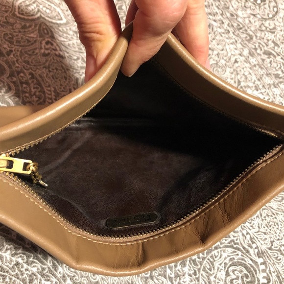 Vintage Anne Klein clutch with zip closure in beige - Picture 3 of 3